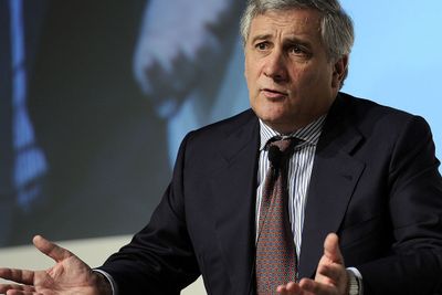EUs industrikommissær Antonio Tajani mener forbrukere kan glede seg.