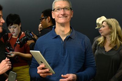 Apple-sjef Tim Cook viste frem Apple Mini i fjor. I år kommer det etter alle solemerker en ny versjon med Retina-skjerm. 