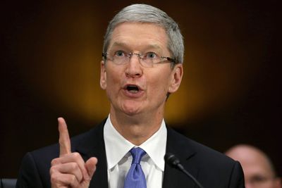 Kongressen anklaget Apple-sjef Tim Cook for å ha unndratt 74 milliarder dollar i skatt. USAs finanstilsyn har tatt parti for Cook.