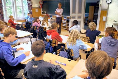 Hvordan bør fremtidens skole se ut? Hva skjer når nettskyen tar over? Spørsmålene reises av BIs June Breivik.