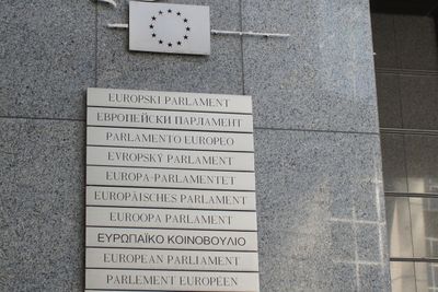 Europaparlamentet stemte som ventet for et symbolsk forslag om å dele Google i to. Men avstemningen kan nok bedre sammenlignes med en underskriftskampanje enn med et vedtak som får noen direkte betydning.