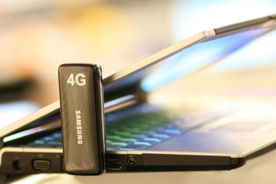 Frekvensene i 800 MHz-båndet skal endelig auksjoneres bort. Dette radiospekteret skal gå til mobilt bredbånd, og er særs godt egnet fordi det tillater høye datahastigheter med forholdvis stor avstand mellom basestasjonene.
