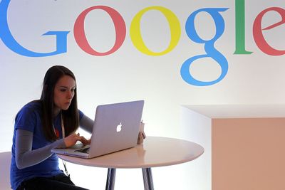 Hvorfor kjøpe annonseplass hos Google når du får samme effekt med gratis-oppføringer? kan man saktens spørre etter eBay-rapporten. Men det spørs om deres erfaring er like aktuell for alle.
