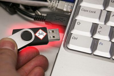 Windows må oppdateres. Hvis ikke løper du en risiko for infiserte minnepinner.