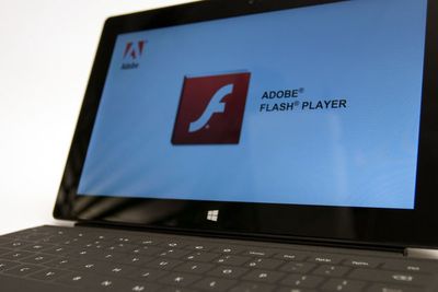 I løpet av dagen ruller Microsoft ut en oppdatering som gir grønt lys for avspilling av Flash i alle versjoner av IE10.