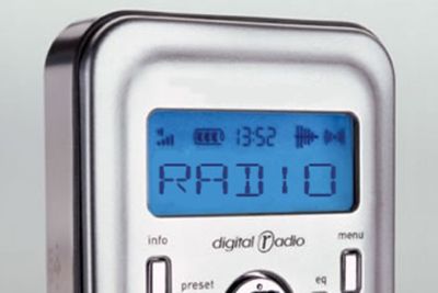 SBS Radio sikret seg prøvekonsesjon på DAB-sendinger i Stor-Oslo med et bud på 120.000 kroner. Andre områder gikk for en slikk og ingenting.