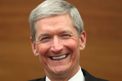 Apples mektige toppsjef, Tim Cook, har gjort endringer i toppledelsen. Hva som er årsaken er mildt sagt uklar, noe som er typisk for IT-selskapet. 