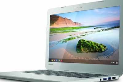 Chromebook som denne avbildede modellen fra Toshiba er med på å bidra til mer optimistiske prognoser i pc-markedet enn på lenge.