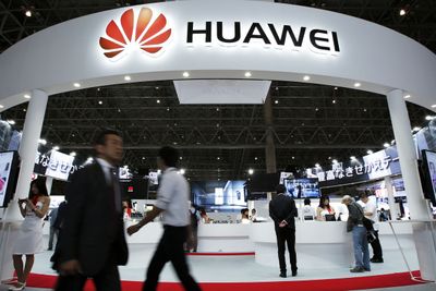 Huawei er en av verdens største leverandører av operatørutstyr. I USA nektes de å selge annet enn mobiltelefoner og nettverksutstyr til bedrifter.