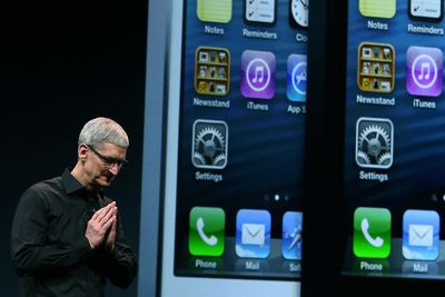 Apple fortsetter å falle på børs i forkant av kvartalstallene som blir presentert neste uke.