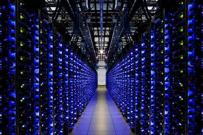 Det er ikke aktuelt for franske myndigheter å lagre sensitive data i datasenterne til de amerikanske skygigantene. Men myndighetene vil gjerne bruke teknologien som skytjenestene er basert på.