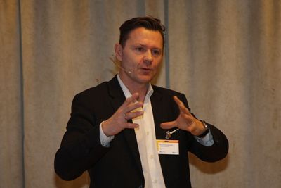 Strategidirektør Snorre Corneliussen i Telenor varsler at kampen med de såkalte OTT-aktørene vil bre seg fra tv- til mobilbransjen. 