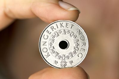 PRISHOPP: Oljekursen og verdien på krona følger hverandre nedover. Det får konsekvenser for importvarer og dermed får man mindre igjen pengene som er satt av i IT-budsjettet.