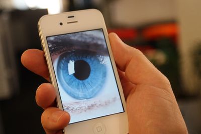 Surfevanene til Apple-brukere kan spores gjennom supercookies som ikke lar seg slette, advarer en britisk sikkerhetsforsker. Samme teknikk fungerer også i Chrome, Firefox og Opera, men de nettleserne kan i det minste slette dataene.