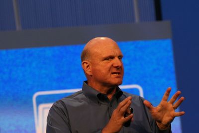 Steve Ballmer forsikret at Microsoft vil gjøre det de kan for å holde PC-markedet over 300 millioner leverte enheter i året.