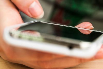 Samsung er verdens største leverandør av mobiltelefoner, inkludert Android-baserte smarttelefoner som den avbildede fjorårsmodellen Galaxy S4.