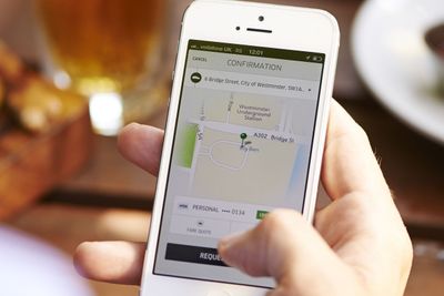 Uber er en appbasert transporttjeneste som knytter sjåfører med passasjerer.