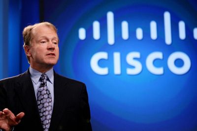Toppsjef John Chambers, som begynner å nærme seg pensjonsalder, må igjen ty til masseoppsigelser. Denne gangen forsvinner 6.000 stillinger.
