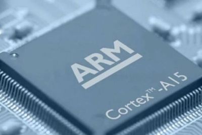 ARM gjør nok et byks. Britisk brikkedesign har kapret store deler av markedet. Gode tall sendte aksjekursen opp 15 prosent på Nasdaq-børsen i går.