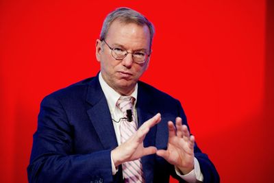 Kunstig intelligens vil bli stadig viktigere i hverdagen, mener Eric Schmidt.