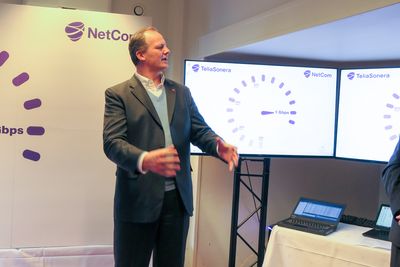 Kastet glans: Samferdselsminister Ketil Solvik-Olsen fikk overvære Netcoms verdensrekord.