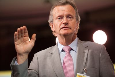 Tidligere Telenor-sjef Jon Fredrik Baksaas, her under en utdanningskonferanse i sommer, skal ikke lenger være rådgiver for Telenor-styret. Arkivfoto.
