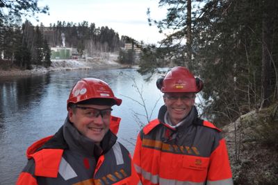 Prosjektleder E134 Damåsen-Saggrenda Tom Hedalen og byggeleder Myntbrua-Trollerudmoen Ola Håvard Hole, Statens vegvesen ved Lågen der ny bru skal bygges.