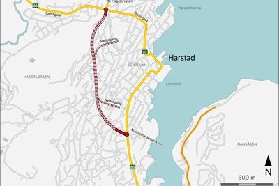 Harstadåsen ligger vest for Harstad sentrum. Tunnelen som er oppkalt etter den blir 1 450 meter lang.