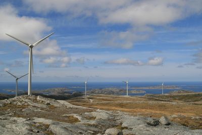 De seks nye vindparkene rundt Trondheimsfjorden åpner muligheten for et nytt sprang i automatiseringsgraden av vindkraftanlegg. Dette er fra vindparken på Bessakerfjellet. Foto: Statkraft