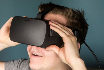 Oculus har fått mye oppmerksomhet for selskapets VR-briller. Nå mener en domstol at selskapet har stjålet deler av teknologien.