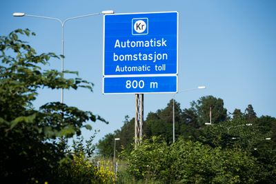 Bomstasjonen på E18 ved Lysaker. Kapasiteten på E18 vil bli utvidet med 1,5 kilometer fra Lysaker og vestover er partene i Oslopakke 3 forhandlingene enige om.