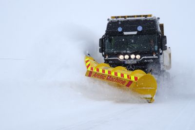 Med en høyde på rundt 190 cm på utkastet er HMD plogen et godt supplement til plogene i H-serien fra Arctic Machine