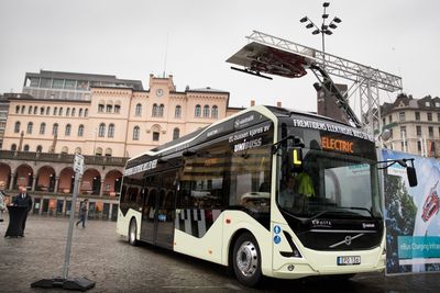 Når man bor i de største byene i Norge er det lett å få inntrykk av at snart alle nye busser går på strøm. Slik er det ikke. I Oslo sto elbusser for 90 av 410 nyregistreringer i fjor.