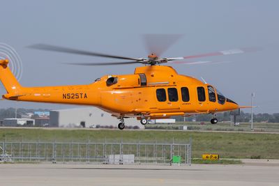 Det var dette Bell 525 Relentless-helikopteret som havarerte onsdag. Bildet er fra den første flygningen, 1. juli i fjor.