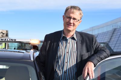 Dekningsdirektør Bjørn Amundsen i Telenor kjører land og strand rundt og sier han ikke klarer å se at det er 90 prosent 4G-dekning, slik Nkom beregner i en rapport.
