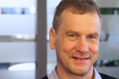 Pål Eivind Vegard er tilbake som telesjef i Hudya. Han mener et marked der bare Telenor og Telia tjener penger, ikke er et sunt marked.