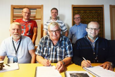 Idar Buknotten, Dag Ivar Borg og Diter Manka fra Statens vegvesen. Foran f.v. Arve Grannes (Peab), Arild Hamrum-Norheim (Statens vegvesen) og Johan Hansson (Peab).