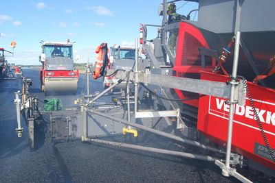 Om all asfaltproduksjon i Norge fikk energien fra forstøvet trepellets, ville det redusere de årlige CO2-utslippene med ca. 120.000 tonn per år, ifølge Enova.