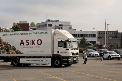 Den nye elektriske distribusjonsbil skal operere her fra Kalbakken. Dette er et av Askos tretten regionlagre i tillegg til sentrallageret på Vestby.