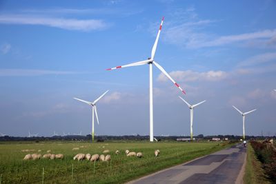 Nord-Tyskland har satset stort på vindkraft, men sliter med å få utnyttet kapasiteten på grunn av manglende linjekapasitet sørover i landet.