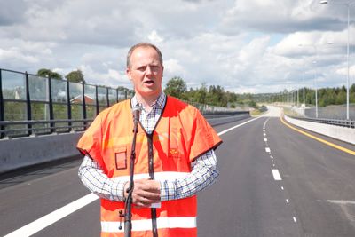 -Dette er en en melding til Stortinget om samordning og organisering på overordnet nivå i trafikksikkerhetsarbeidet, sier Solvik-Olsen.