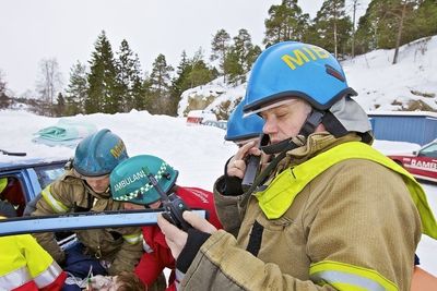 LTE i nødnettet åpner helt nye muligheter for hva slags teknologi blålysetatene kan ta i bruk. Britisk politi mener de kan spare to timer per skift på mindre papirarbeid.