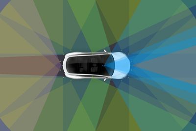 Tesla kan allerede i dag tilby en helt ny sensorpakke på sine biler som etter hvert vil kunne bidra til full autonomi.