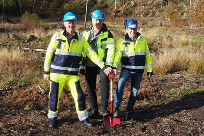 Jørn Rinde, utbyggingssjef Nye Veier E18 Langangen-Dørdal, Frank Duvholt, regionsjef Marthinsen og Duvholt og Magne Ramlo, prosjektdirektør Nye Veier E18 Langangen-Grimstad