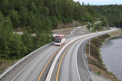 En sammenhengende betong-midtdeler fra Jærbetong er det sentrale elementet på vegen.