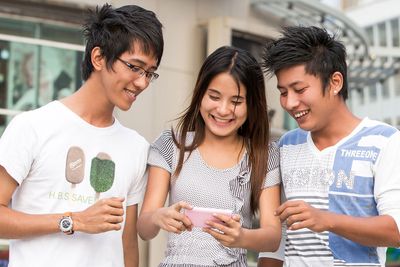 Telenors mobilkunder i Myanmar etterspør stadig mer data. De som vil ha Facebook, får det til én krone per dag.