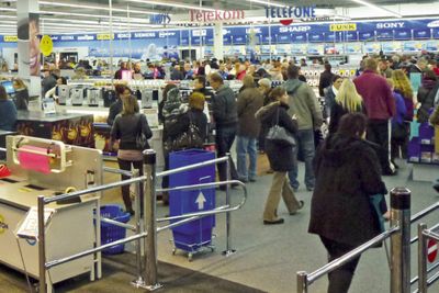 Denne Euronics-butikken i Tyskland behøver ikke bekymre seg. Men for de 65 butikkene i Norge er det snart slutt på å selge Telenor.