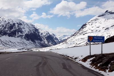 Telenor nekter å ta hele regningen for etableringen av et mobiltelefonsamband på toppen av Trollstigen.