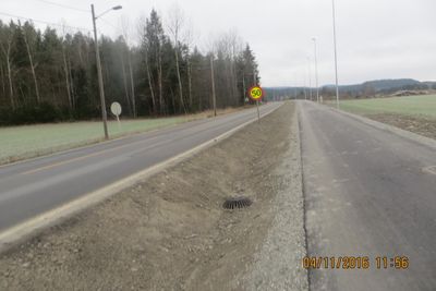 Syklende og gående er nå helt adskilt fra biltrafikken på fv 120 i Rælingen.