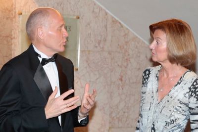 Colombias president Juan Manuel Santos mottok Nobels fredspris i Oslo lørdag. Konsernsjef i Telenor Sigve Brekke og styreleder Gunn Wærsted ankommer festmiddag på Grand hotell lørdag kveld.